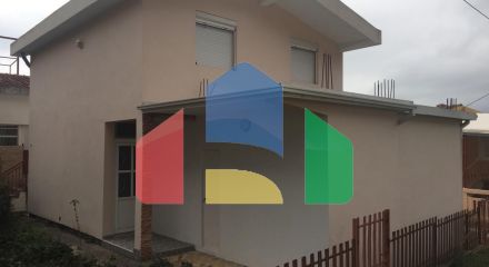 Новый дом в Сутоморе, район Брца с гаражом.