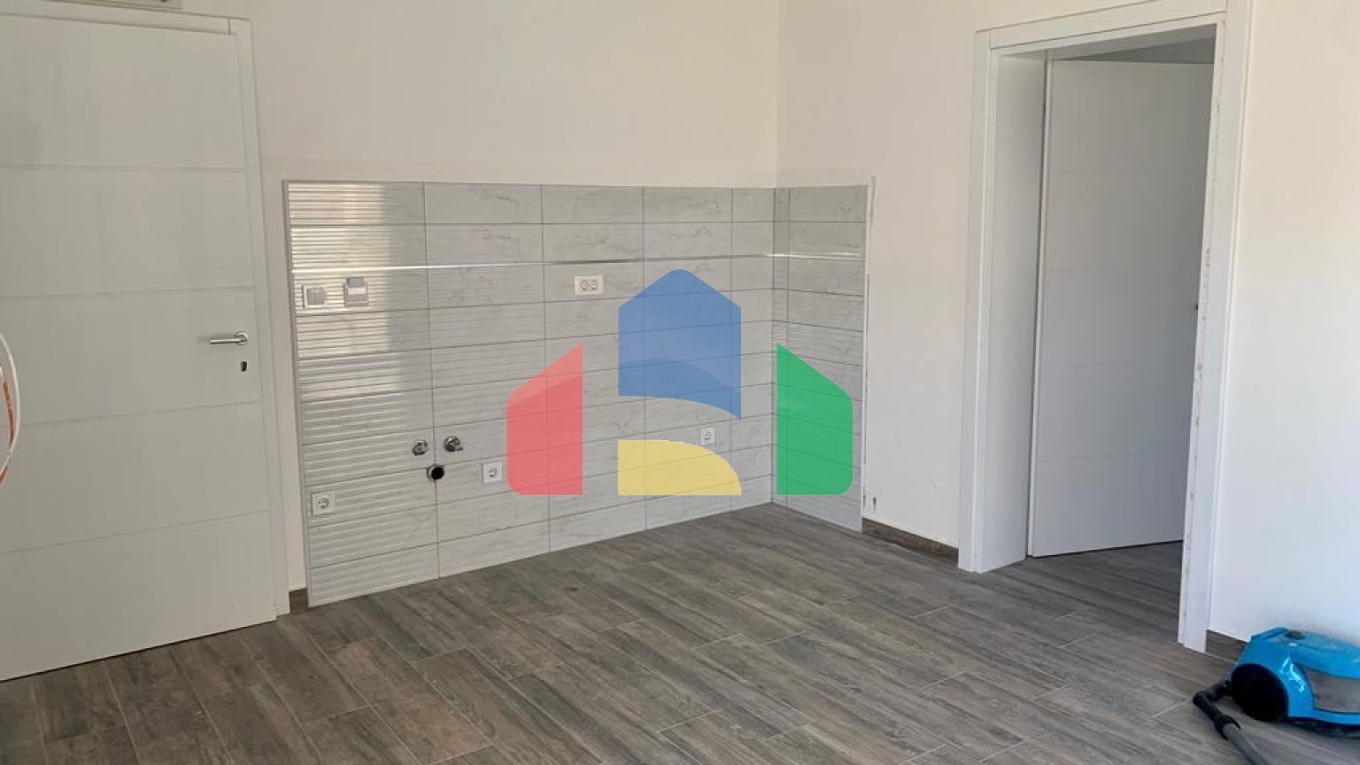 Новый  дом с 7 апартаментами в Сутоморе, Барская ривьера.