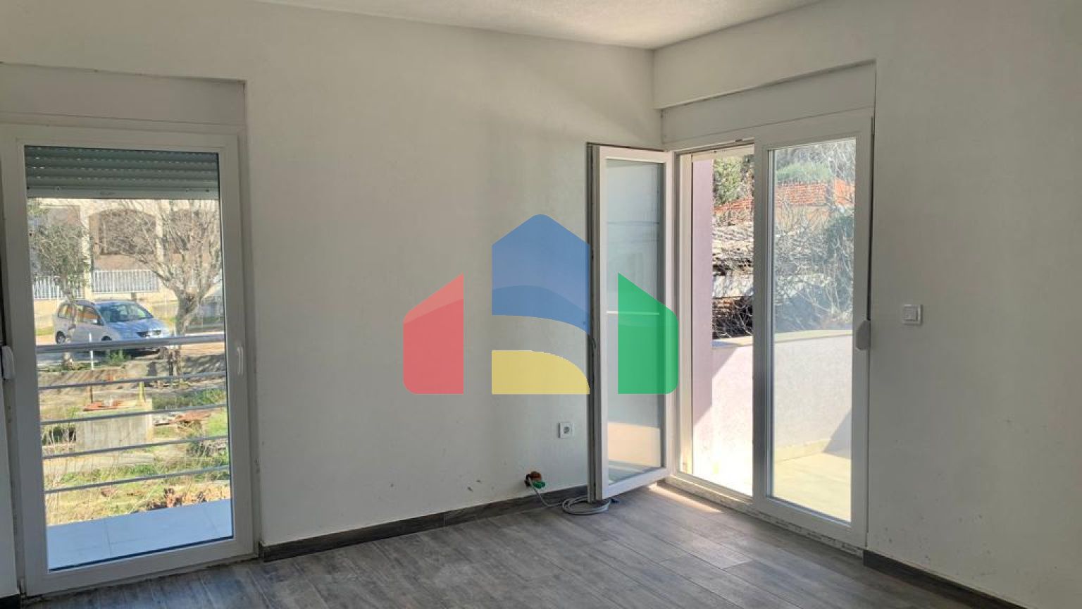 Новый  дом с 7 апартаментами в Сутоморе, Барская ривьера.