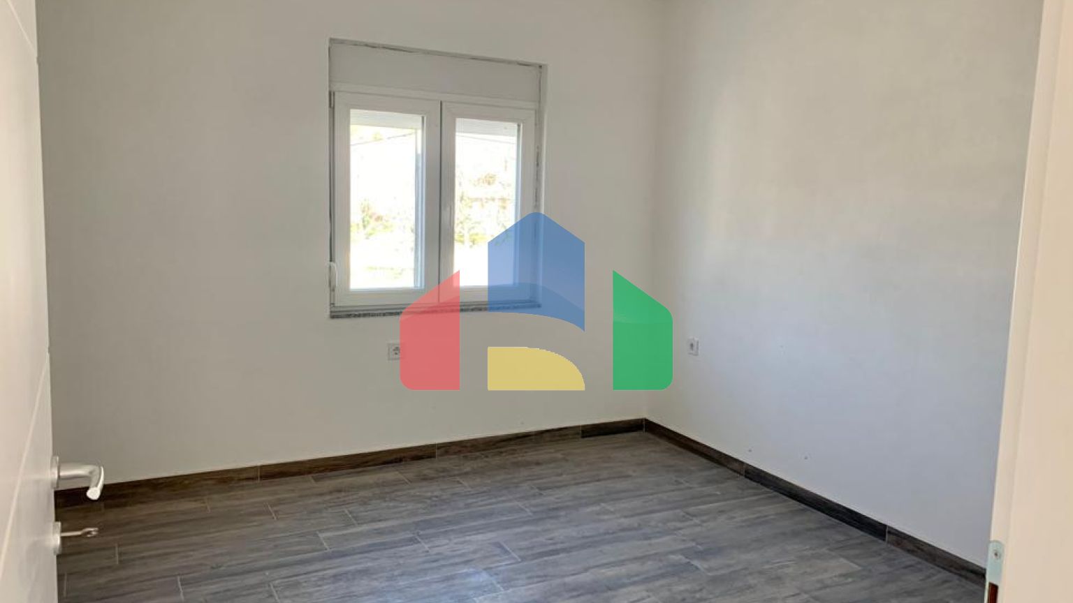 Новый  дом с 7 апартаментами в Сутоморе, Барская ривьера.