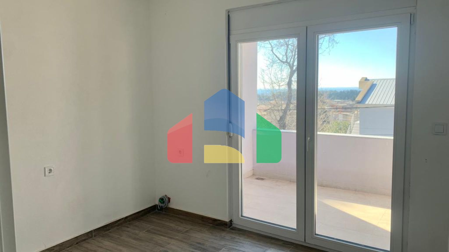 Новый  дом с 7 апартаментами в Сутоморе, Барская ривьера.