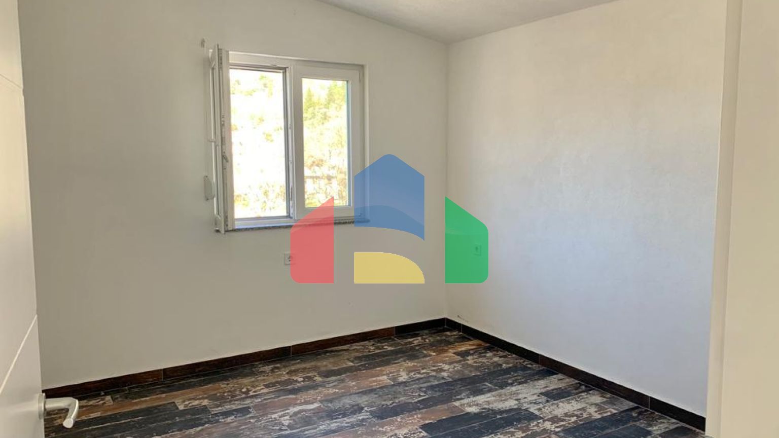 Новый  дом с 7 апартаментами в Сутоморе, Барская ривьера.