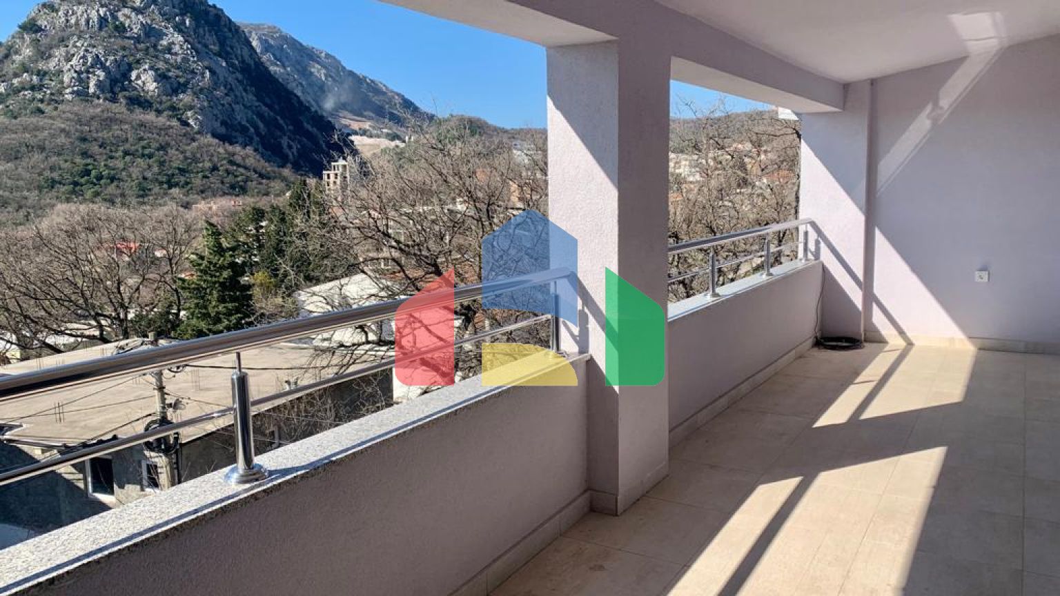 Новый  дом с 7 апартаментами в Сутоморе, Барская ривьера.