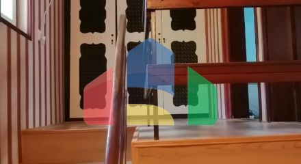 Дом находится в местечке  Джурмани
