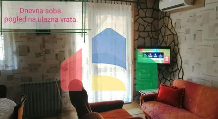 Дом находится в местечке  Джурмани