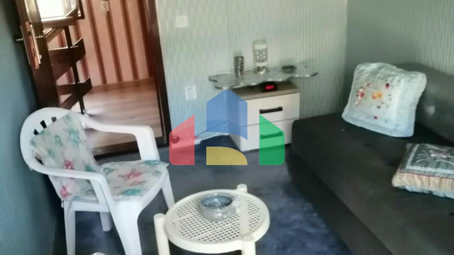 Дом находится в местечке  Джурмани