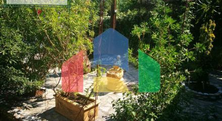 Дом находится в местечке  Джурмани