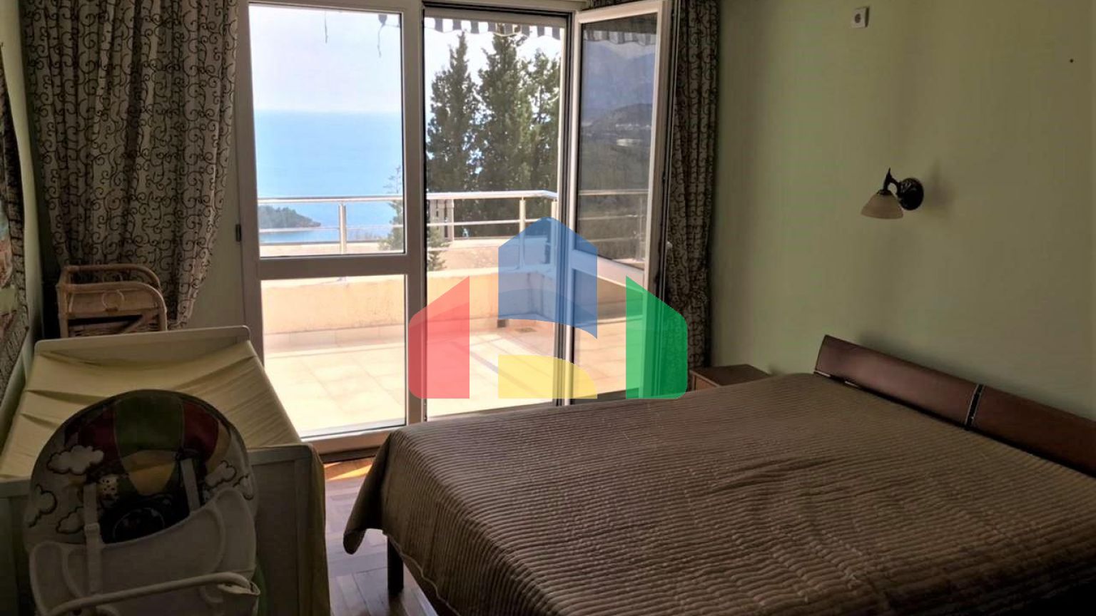 Уникальная вилла с панорамным видом, окруженное зеленью