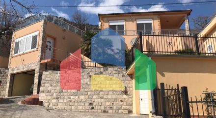 Уникальная вилла с панорамным видом, окруженное зеленью Уникальная вилла с панорамным видом, окруженное зеленью