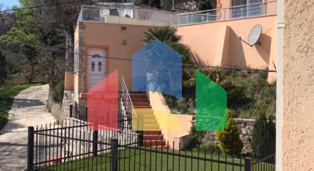 Уникальная вилла с панорамным видом, окруженное зеленью Уникальная вилла с панорамным видом, окруженное зеленью