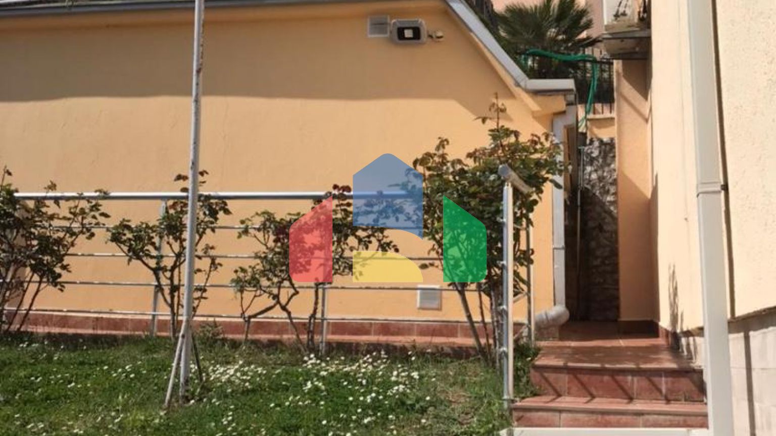 Уникальная вилла с панорамным видом, окруженное зеленью