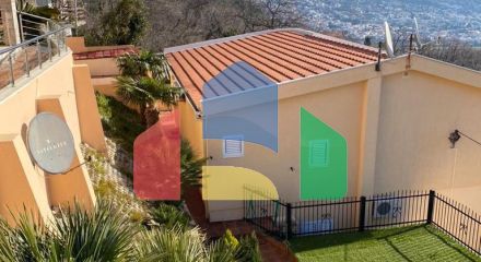 Уникальная вилла с панорамным видом, окруженное зеленью Уникальная вилла с панорамным видом, окруженное зеленью