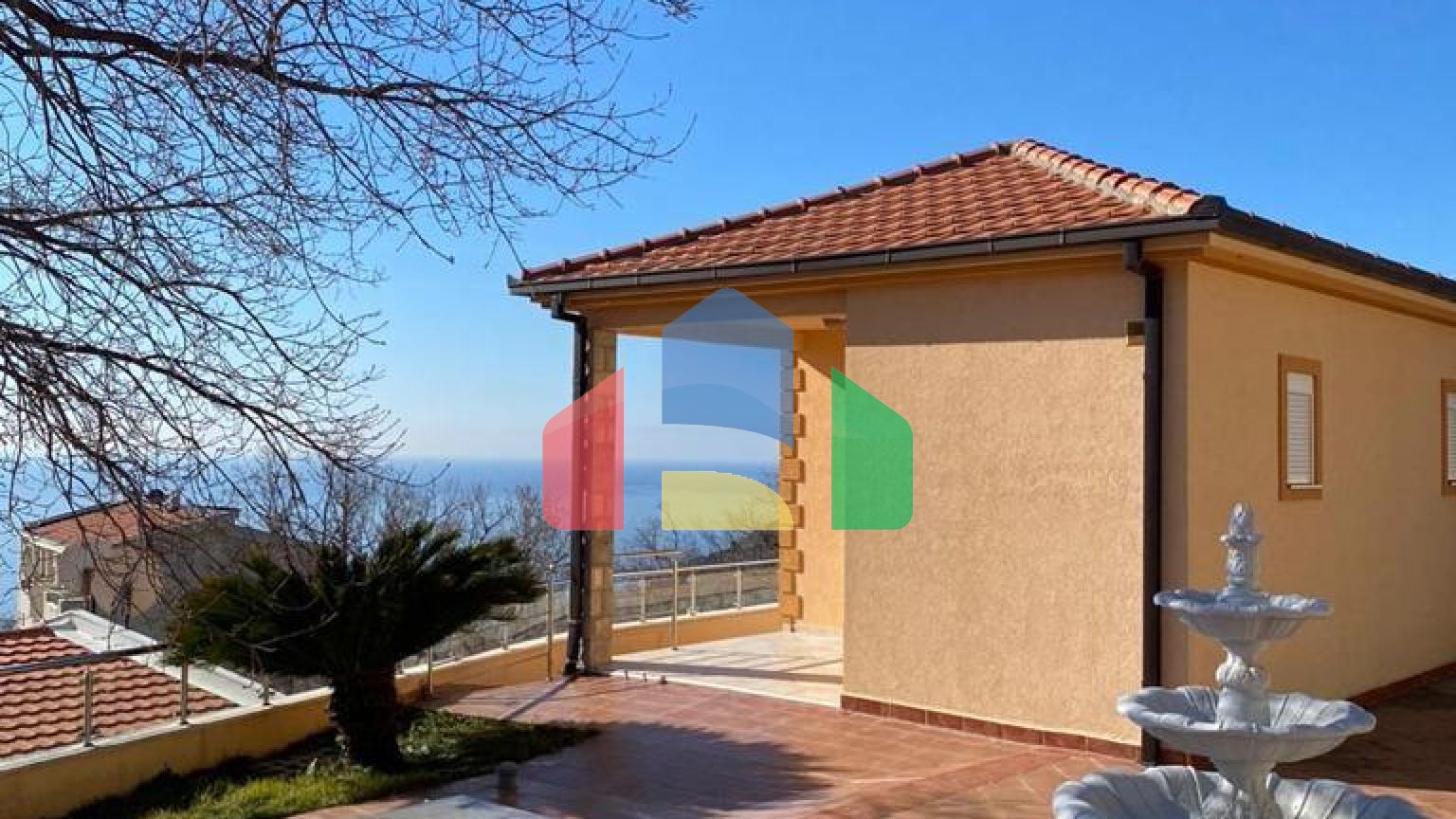 Уникальная вилла с панорамным видом, окруженное зеленью