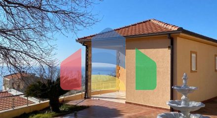 Уникальная вилла с панорамным видом, окруженное зеленью Уникальная вилла с панорамным видом, окруженное зеленью