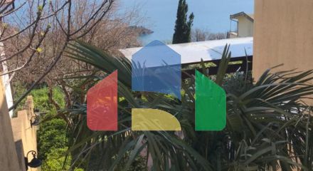 Уникальная вилла с панорамным видом, окруженное зеленью Уникальная вилла с панорамным видом, окруженное зеленью