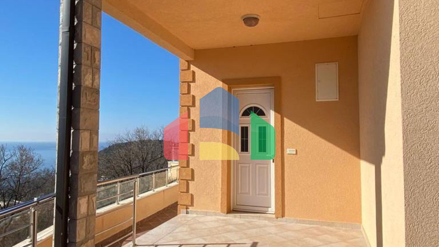 Уникальная вилла с панорамным видом, окруженное зеленью