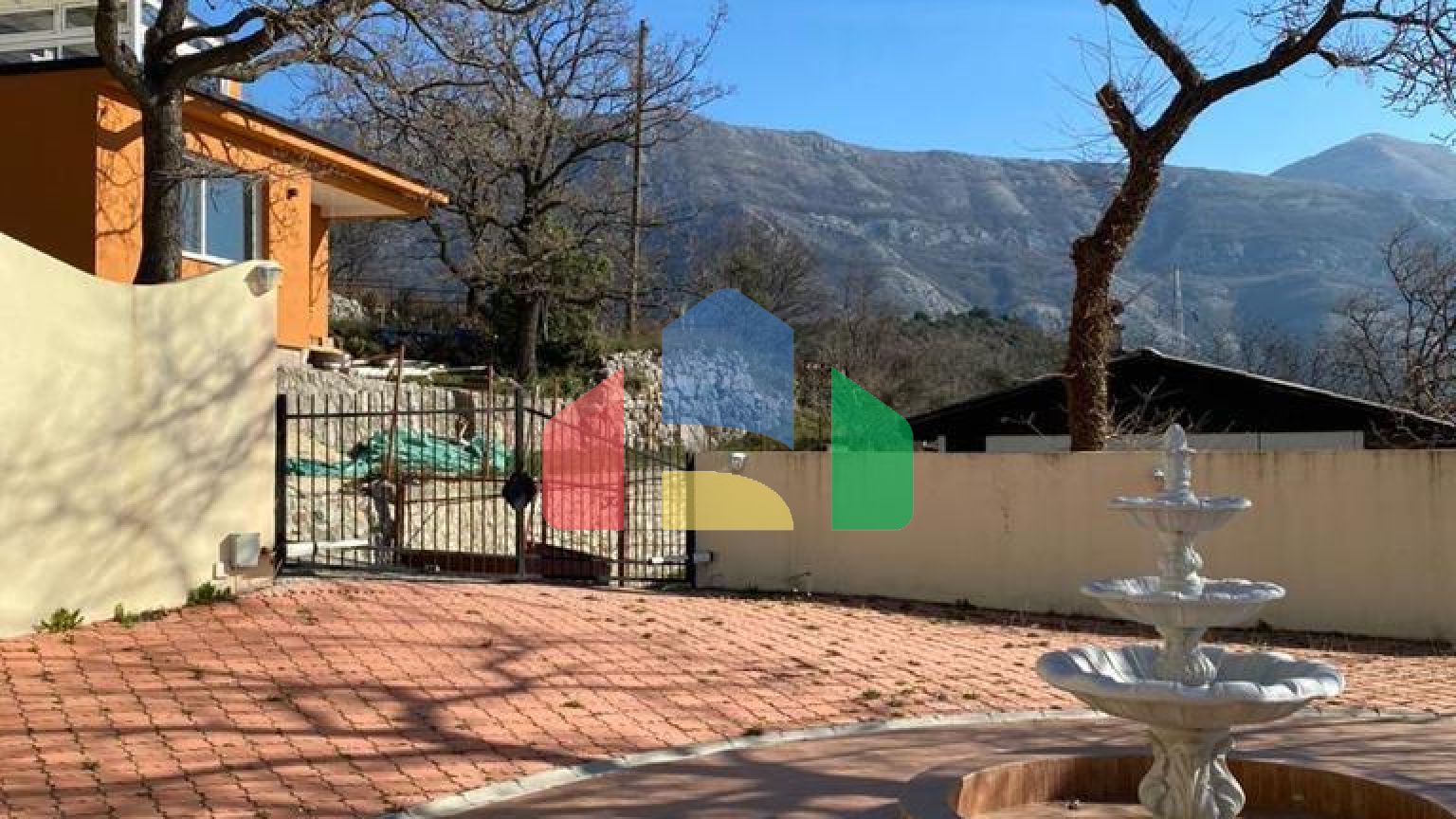 Уникальная вилла с панорамным видом, окруженное зеленью