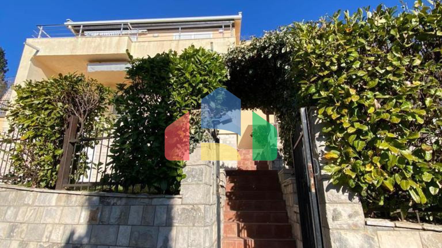 Уникальная вилла с панорамным видом, окруженное зеленью