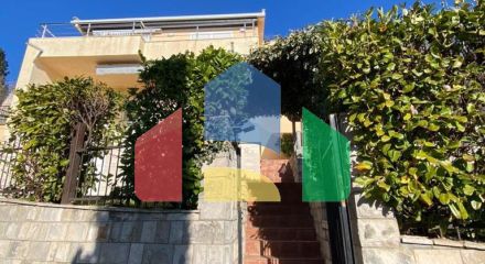 Уникальная вилла с панорамным видом, окруженное зеленью Уникальная вилла с панорамным видом, окруженное зеленью