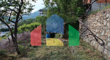 Недорогой дом в Сутоморе с каскадным участком. Недорогой дом в Сутоморе с каскадным участком.