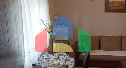 Половина двухэтажного дома с видом на море в Сутоморе.
