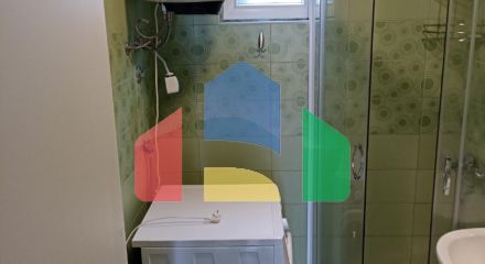 Половина двухэтажного дома с видом на море в Сутоморе.