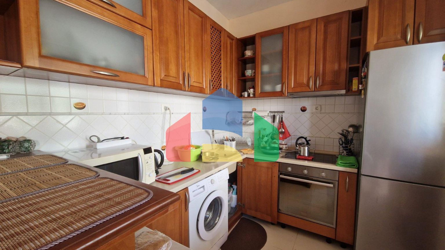 Двухэтажная вилла с двумя квартирами в Сутоморе на равнинной части