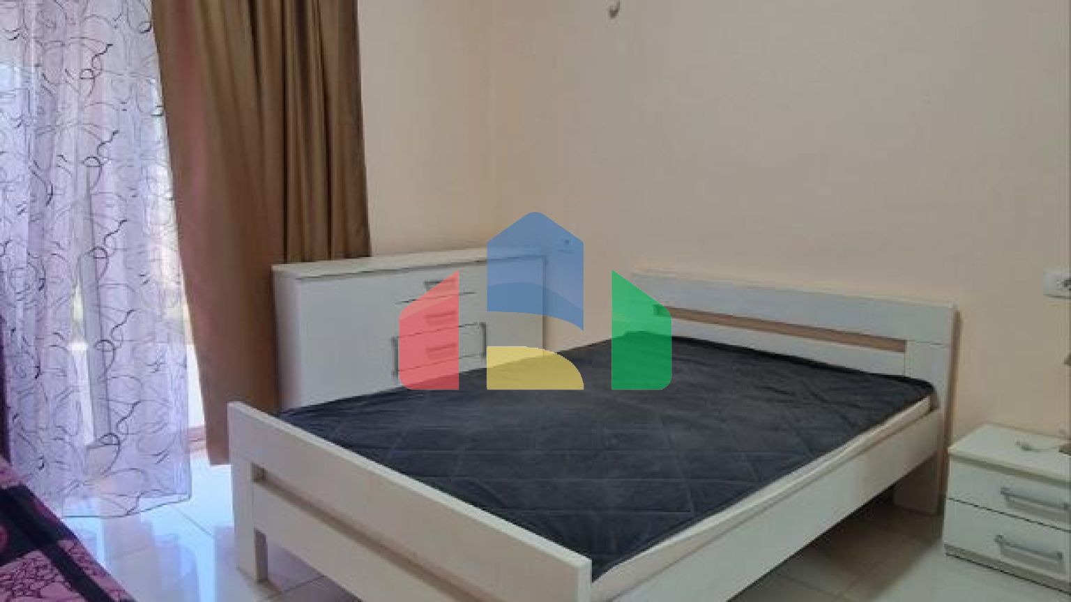 Двухэтажная вилла с двумя квартирами в Сутоморе на равнинной части