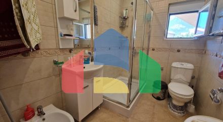 Двухэтажная вилла с двумя квартирами в Сутоморе на равнинной части