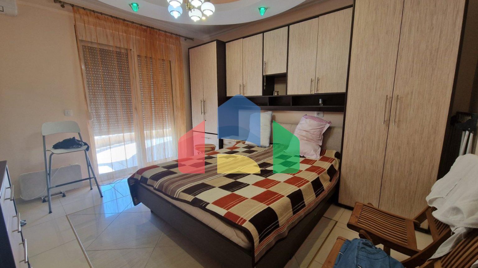 Двухэтажная вилла с двумя квартирами в Сутоморе на равнинной части