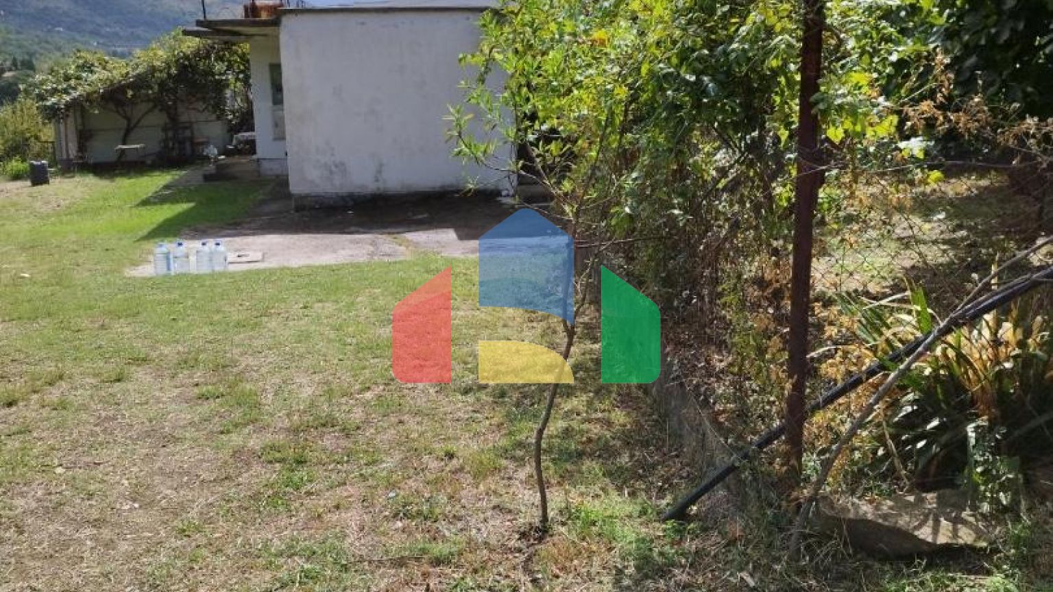 Легальный одноэтажный таунхаус в Сутоморе