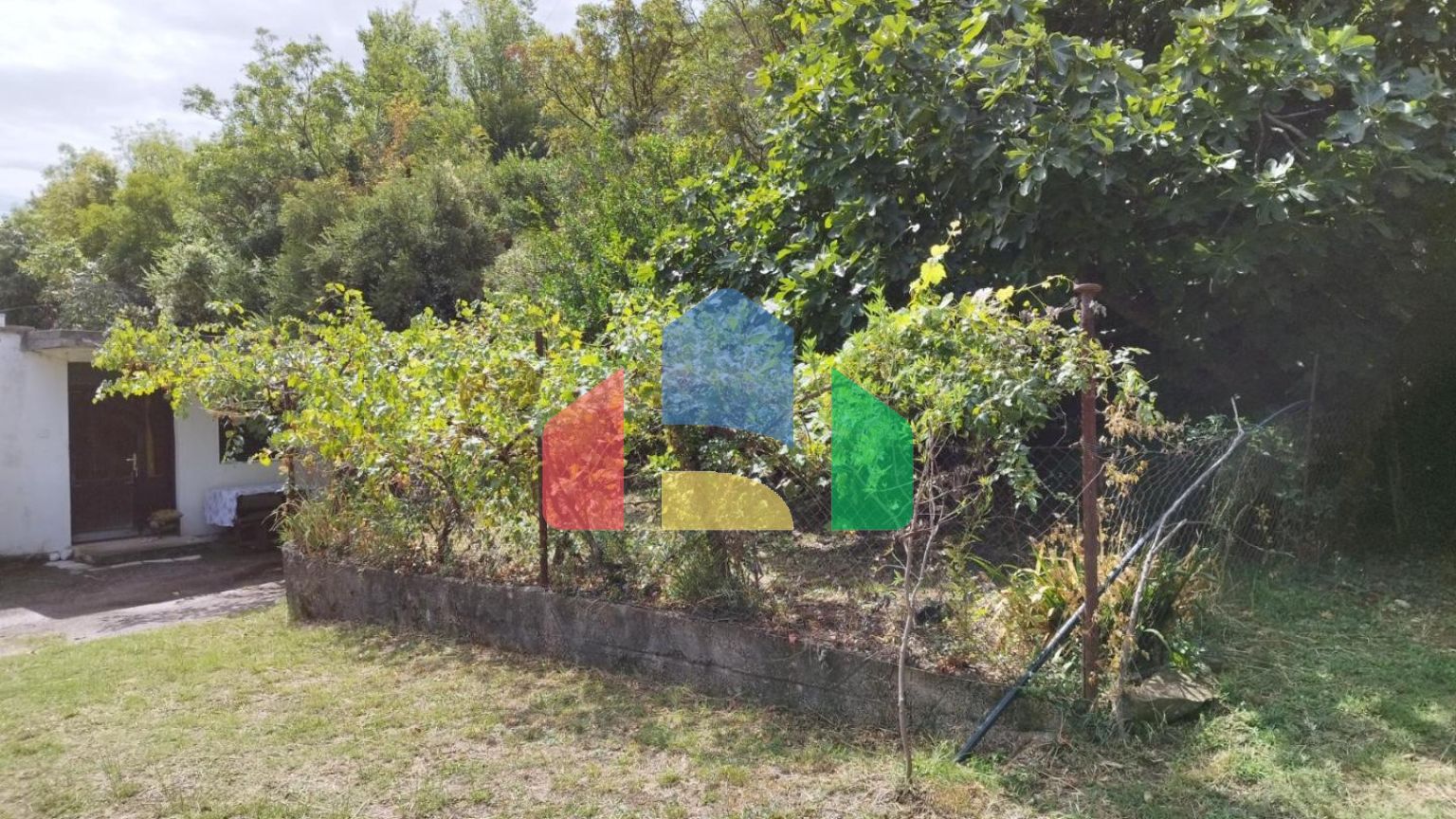 Легальный одноэтажный таунхаус в Сутоморе