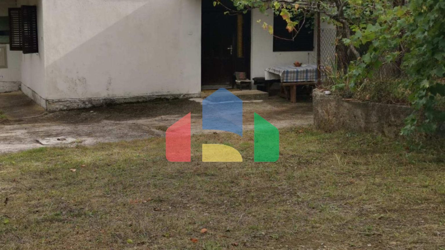 Легальный одноэтажный таунхаус в Сутоморе