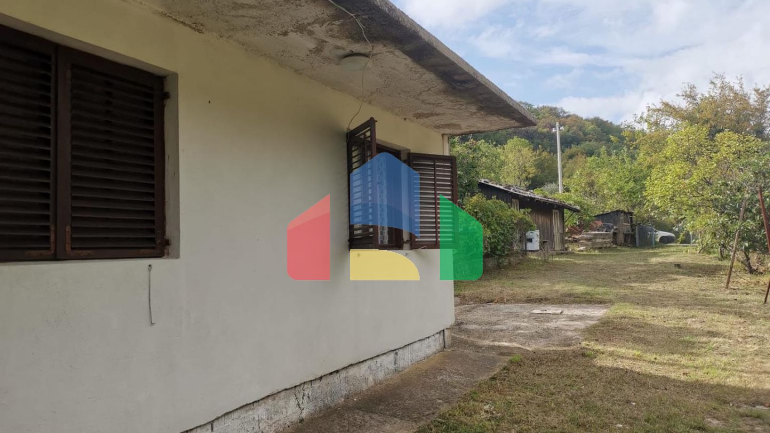 Легальный одноэтажный таунхаус в Сутоморе