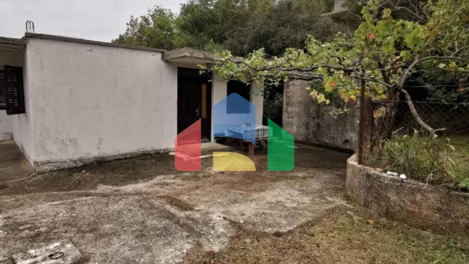 Легальный одноэтажный таунхаус в Сутоморе