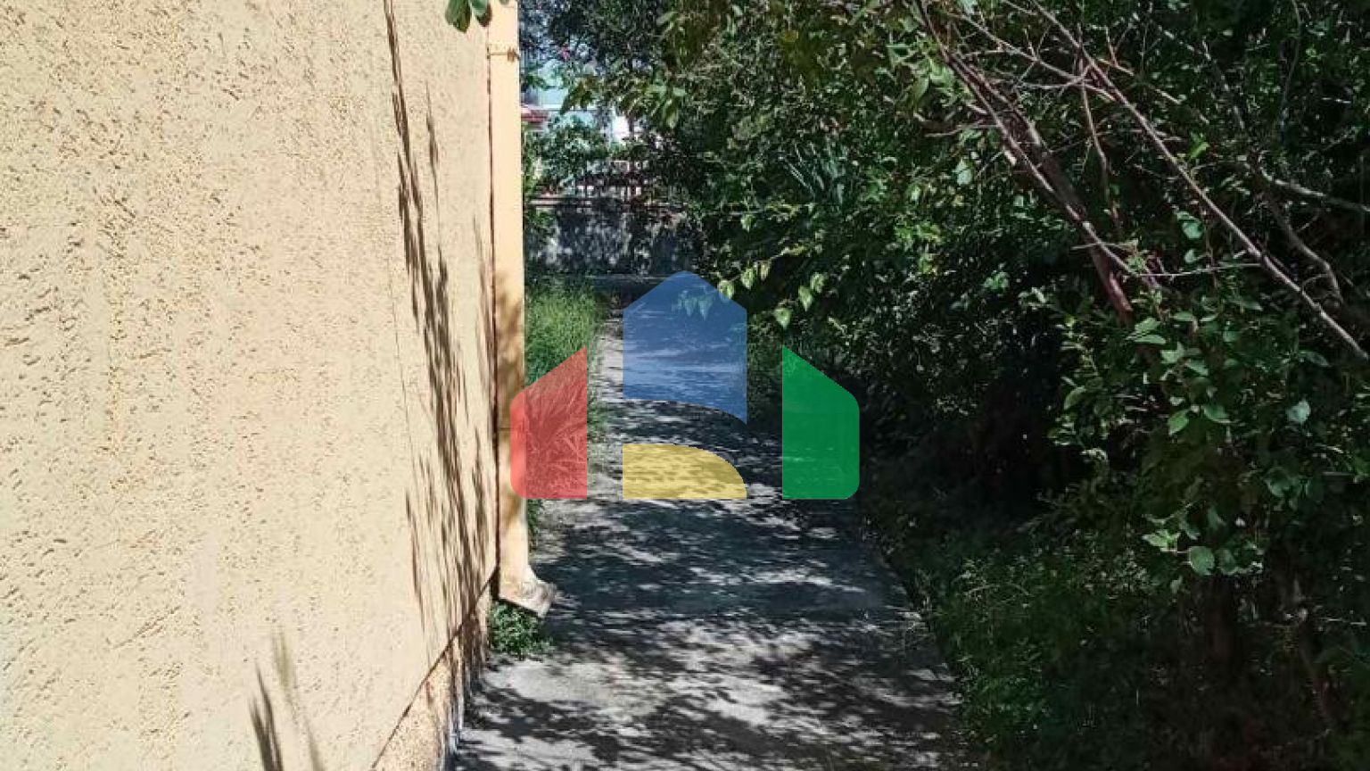 Дом с тремя апартаментами в Сутоморе