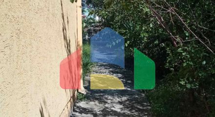 Дом с тремя апартаментами в Сутоморе