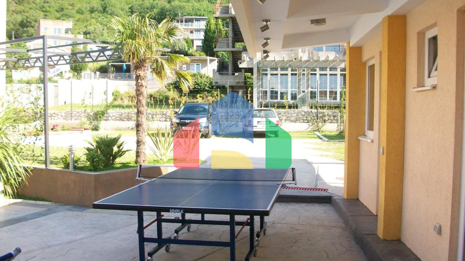 Мини-отель в Сутоморе ниже дороги