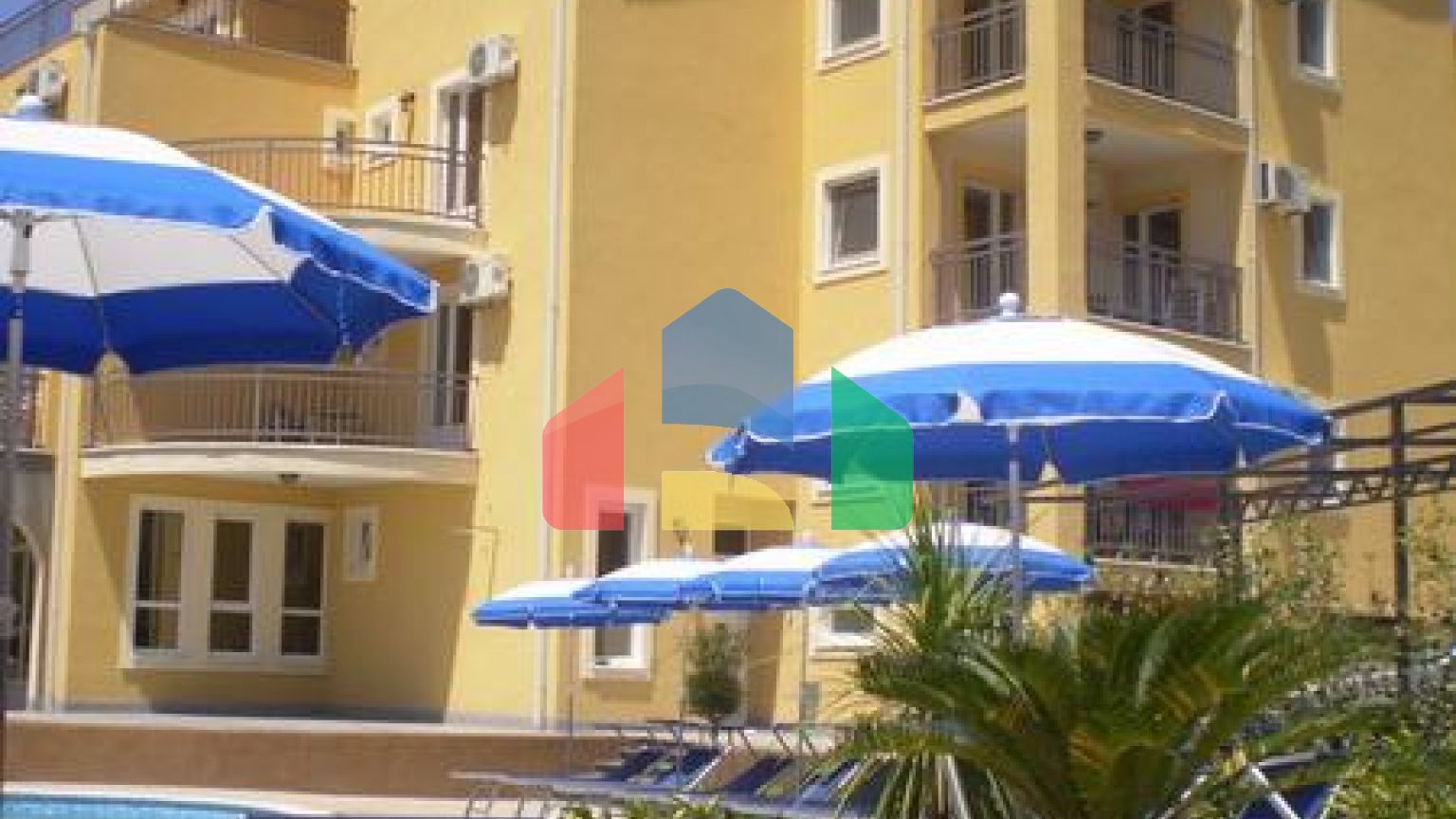 Мини-отель в Сутоморе ниже дороги