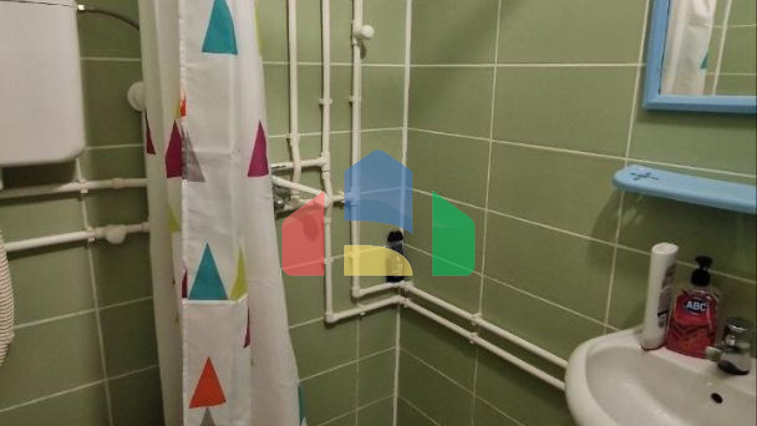 Недорогой двухэтажный дом с двумя студиями в Сутоморе