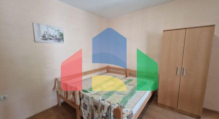 Недорогой двухэтажный дом с двумя студиями в Сутоморе