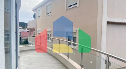 Большая квартира студия в новом доме в самом центре Сутоморе.