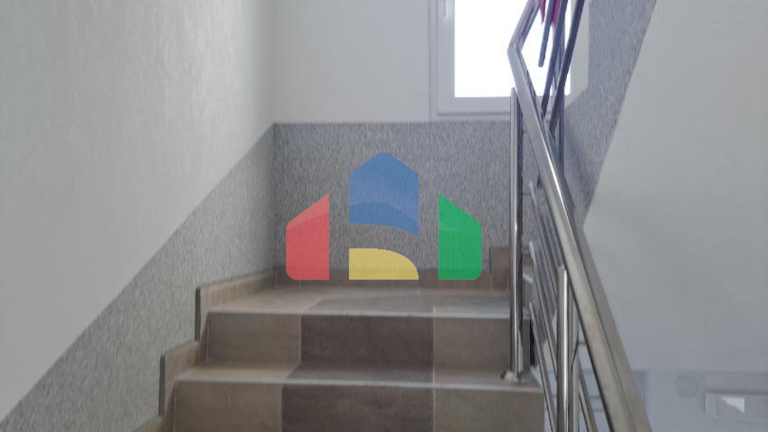 Дом с семью квартирами на хорошей локации в Сутоморе, Бар