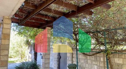 Трёхэтажный дом в центре Сутоморе в 10 минутах ходьбы до пляжа.