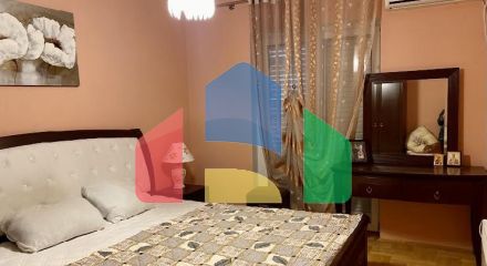 Трёхэтажный дом в центре Сутоморе в 10 минутах ходьбы до пляжа.