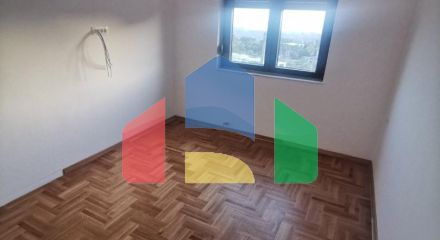 Новый одноэтажный дом с большим участком в Сутоморе.