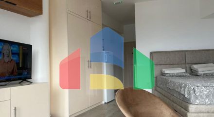 Квартира студия в новом многоэтажном доме в самом центре Сутоморе.