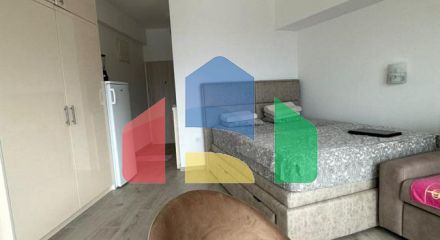 Квартира студия в новом многоэтажном доме в самом центре Сутоморе.