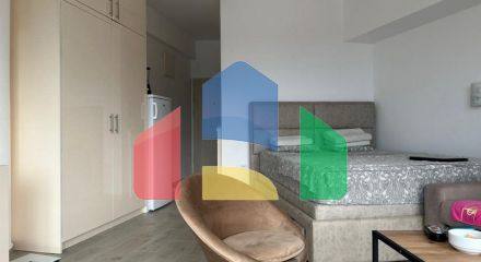 Квартира студия в новом многоэтажном доме в самом центре Сутоморе.