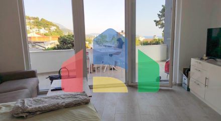 Квартира студия в новом многоэтажном доме в самом центре Сутоморе.